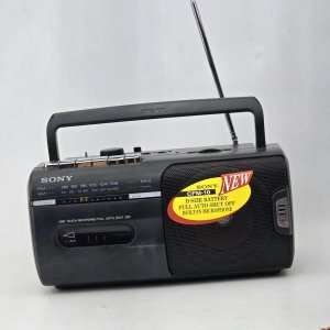 Lote siguiente: Radio Portátil Sony CFM-10 con Cassette y Micrófono Incorporado