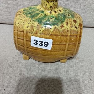 Lote siguiente: Florero de Cerámica Amarillo y Verde con Relieve Cuadriculado