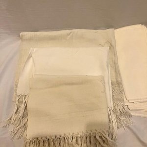 Lote de Textiles Antiguos: Blanquería y Mantelería con Bordados y Encajes - imagen 4
