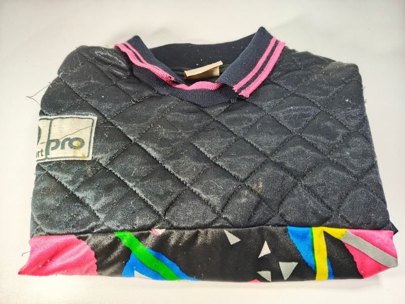 Lote anterior: Camiseta de fútbol de arquero Unisport década del 90