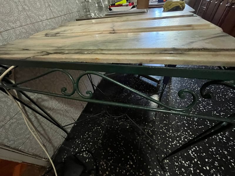 Lote siguiente: Mesa de hierro con buen tamaño