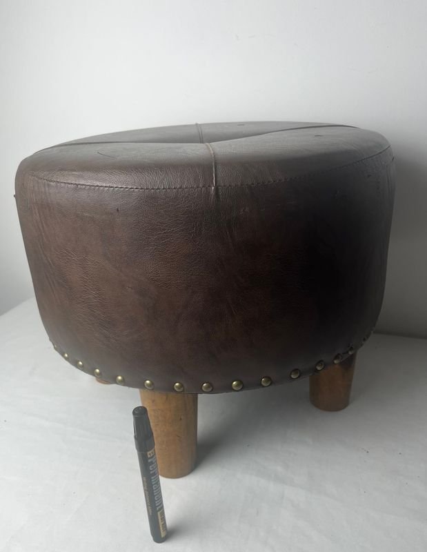Silla de cuero con patas de madera - imagen 9