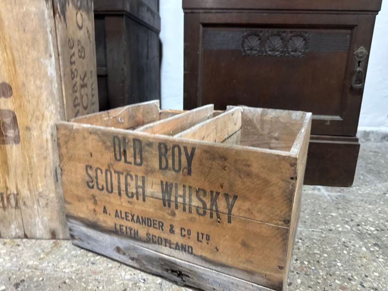Lotes de cajas y cajones con propaganda de bebidas - imagen 6