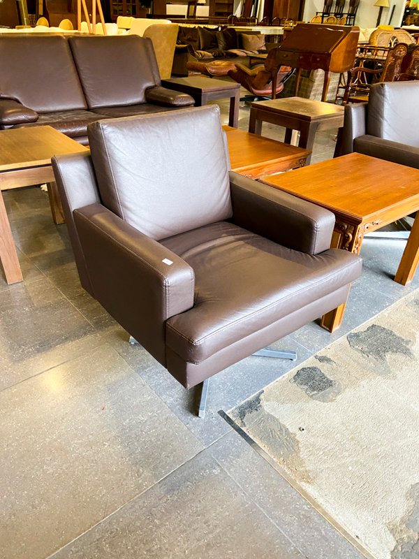 Sillón de Cuero Marrón Giratorio Estilo Moderno