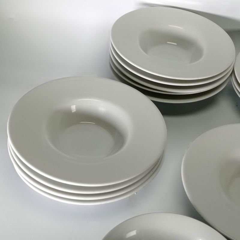 Platos y tazones de porcelana en buen estado - imagen 3