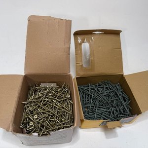 Lote siguiente: Par de Cajas de Tornillos para Exterior: Bronce y Acabado Cerámico