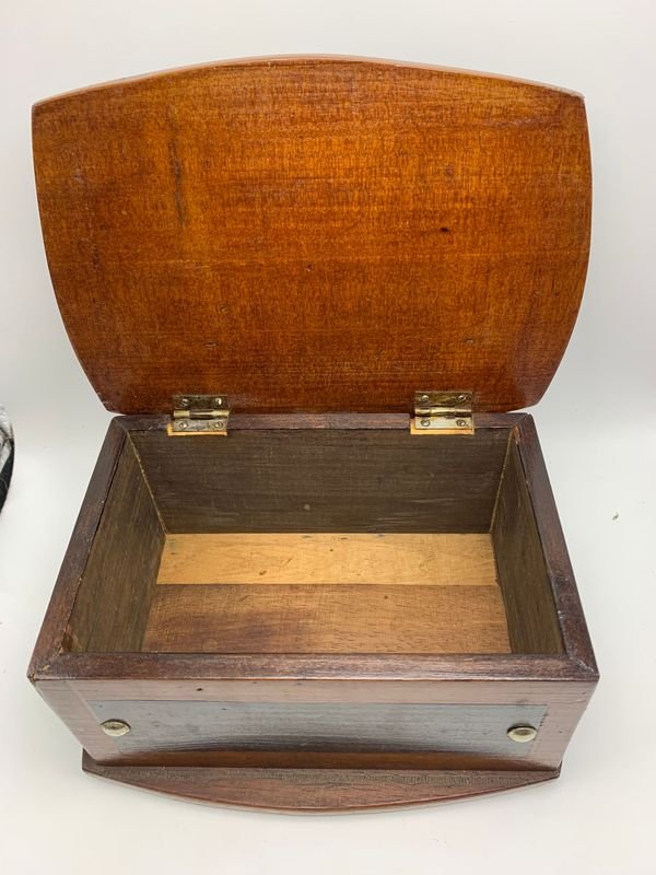 Antigua caja de madera - imagen 2