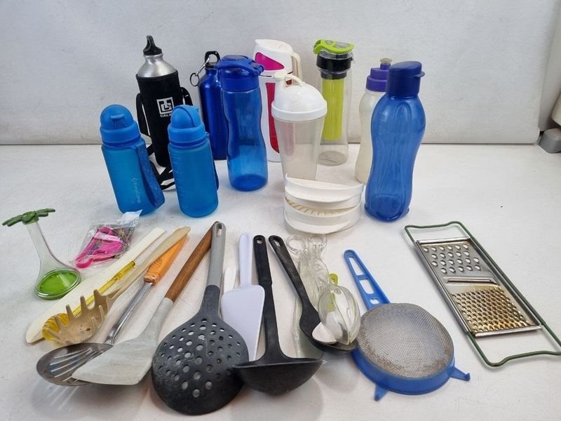 Lote Surtido de Utensilios de Cocina y Recipientes Plásticos para el Hogar