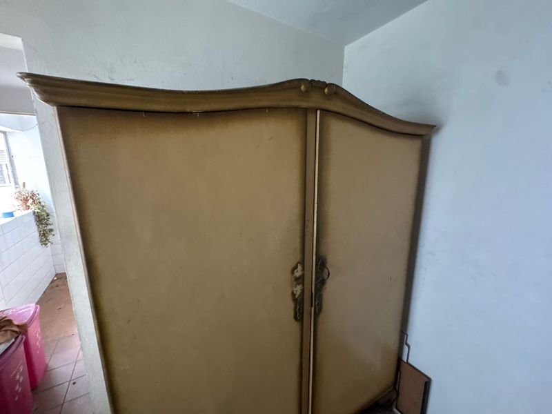 Ropero de dos puertas antiguo estilo Francés - imagen 2