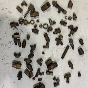 Lote de 70 Piezas de Bronce para Conexiones - imagen 1