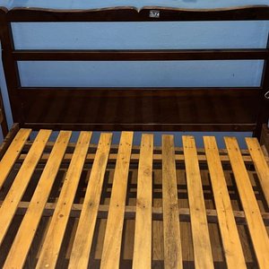 Cama Antigua de Madera Oscura para Dos Plazas - imagen 3
