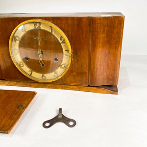 Reloj de Sobremesa de Madera con Llave - imagen 3