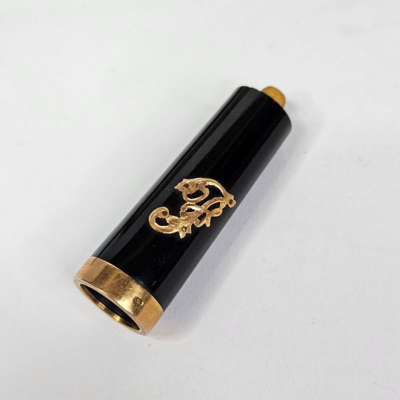 Lote anterior: Boquilla con virola e iniciales en oro 18k en su estuche