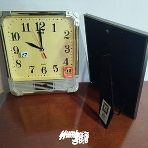 Lote siguiente: Reloj de Pared Cuadrado con Números Grandes