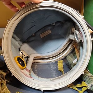 Casco Soviético Presurizado GSH-6 para Vuelos Estratosféricos con Contenedor Original - imagen 6