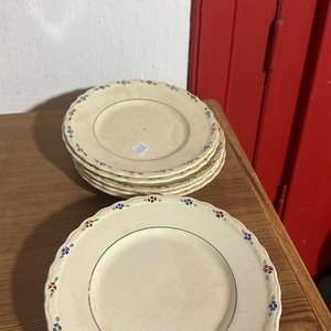 Lote siguiente: Juego de 8 Platillos con Borde Decorado