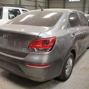 Kia Rio Gris Sedán con Daños Frontales - imagen 2