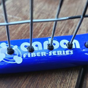 Raquetas de tenis Sutix Carbon con encordado con detalles de uso - imagen 7