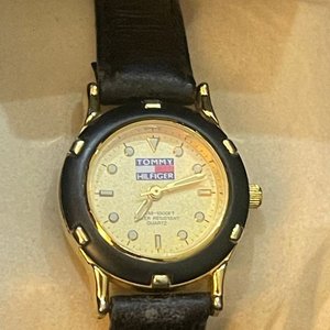 Reloj Tommy Hilfiger 1238 Gold & Black Dress-Diver 300M Cuarzo Vintage - imagen 3