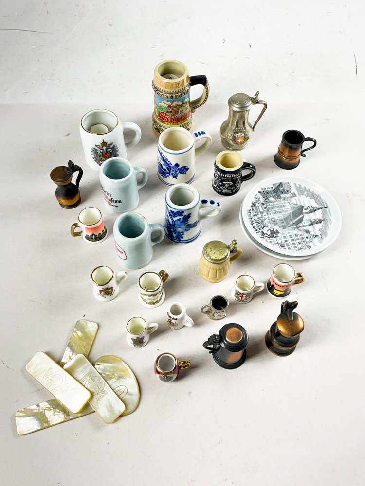 Lote de jarritas y objetos decorativos - imagen 2