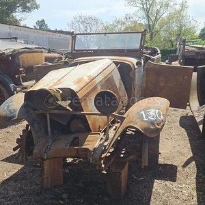 Lote siguiente: Auto Antiguo Clásico Descapotable para Restaurar