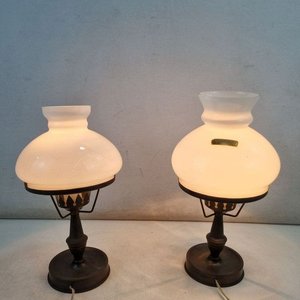 Lote anterior: Par de Lámparas de Mesa Rústicas con Pantallas de Vidrio Opalino