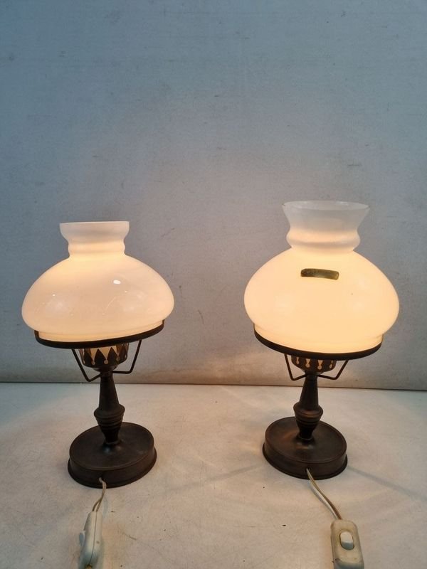 Par de Lámparas de Mesa Rústicas con Pantallas de Vidrio Opalino