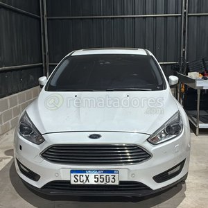 Ford Focus Blanco 2017 con Interior de Cuero - imagen 1
