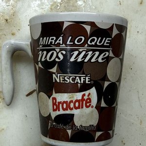 Conjunto de 14 Tazas Cerámicas: Nescafé, Coca-Cola y Diseños Festivos - imagen 6
