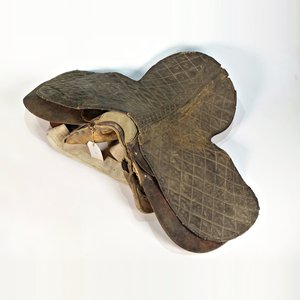 Montura Inglesa de Cuero "Cola de Pato" con Cincha y Carona - imagen 5