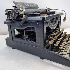Máquina de Escribir Antigua LC Smith & Corona Typewriters Inc. con Estuche Original - imagen 7