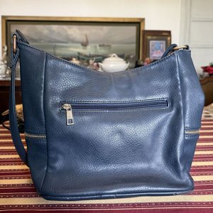 Lote de Bolsos y Sombrero de Ala Ancha Artesanal - imagen 17