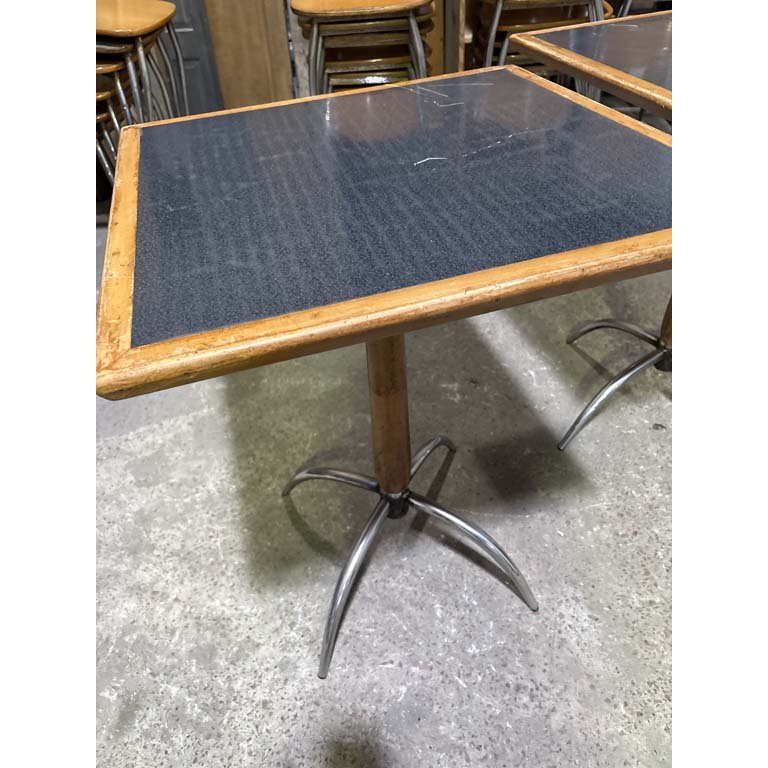 Mesas bar cuadradas de madera con patas de hierro - imagen 2