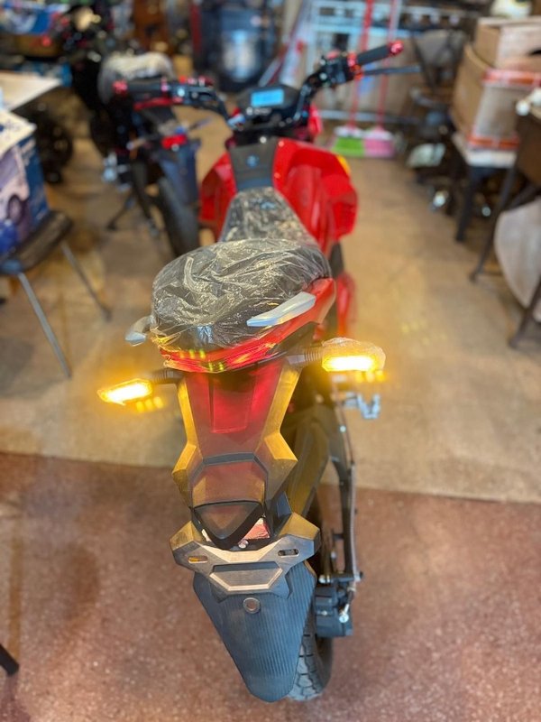 Moto Eléctrica Deportiva Roja - imagen 1