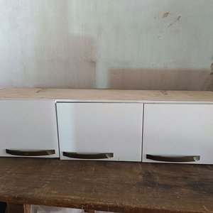 Lote siguiente: Aéreo Blanco de MDF con 3 Puertas y Manijas Metálicas