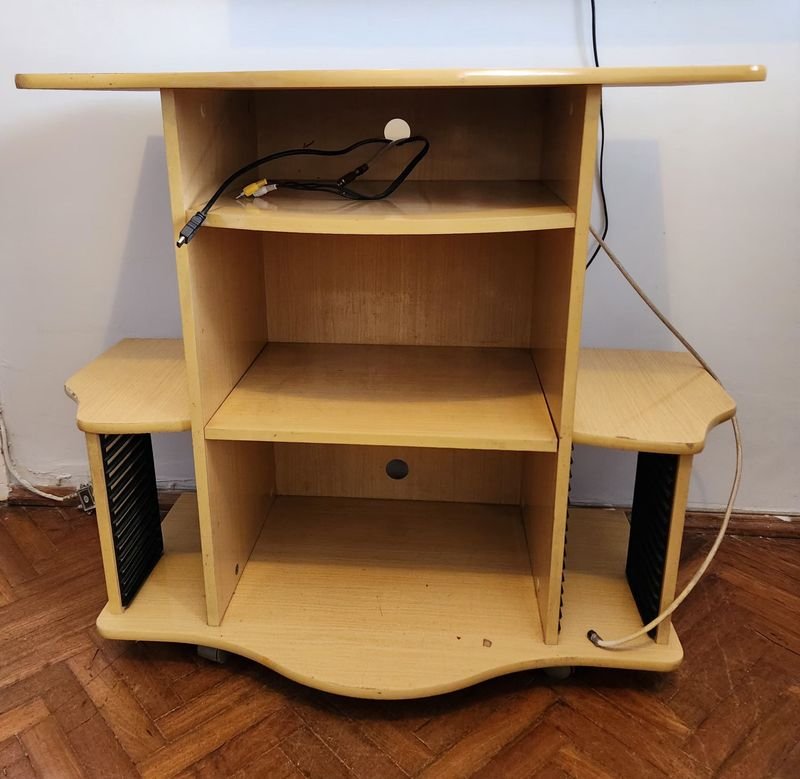 Rack de Madera con Porta CD y Tres Estantes