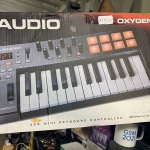 Controlador MIDI M-Audio Oxygen 25 Negro Nuevo en Caja - imagen 1
