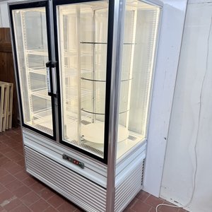 Exhibidor de Postres Refrigerado con 4 Caras Vidriadas y Luz LED - imagen 3