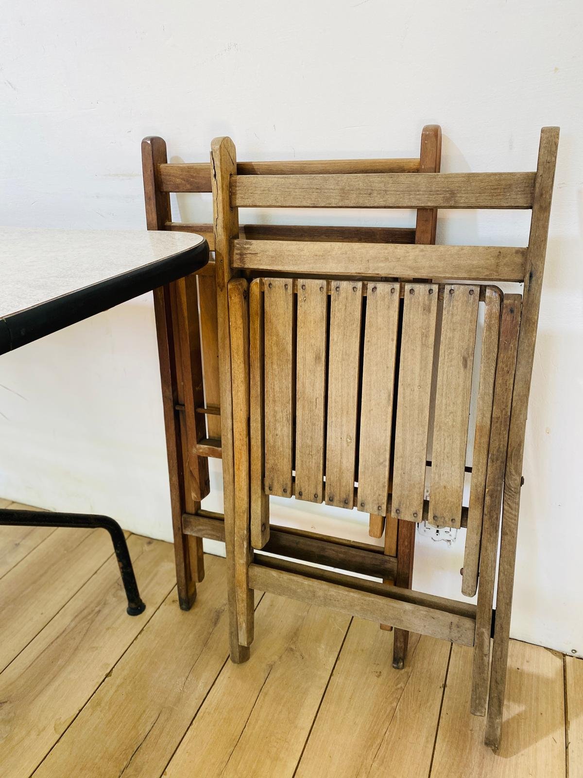 Item mesa-de-carmica-3-sillas-plegables-de-madera - Image 2