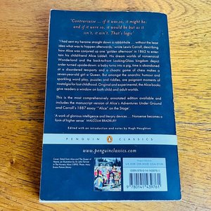 Alice's Adventures in Wonderland and Through the Looking-Glass de Lewis Carroll - Edición Penguin Classics - imagen 3