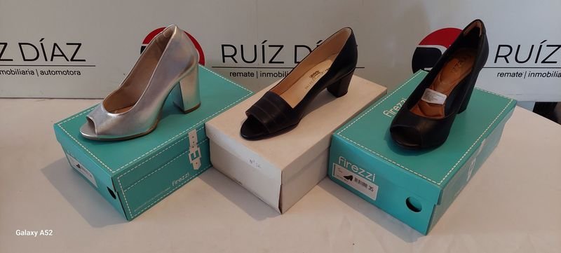 Lote anterior: Zapatos de tacón alto en excelente condición