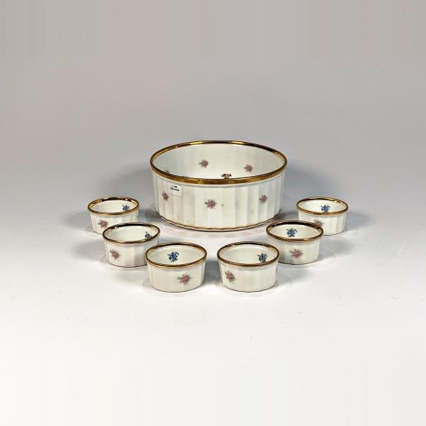 Set de 7 piezas de porcelana Limoges con decoración floral