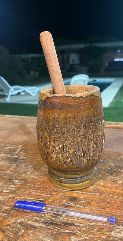 Mortero de madera con mano incorporada - imagen 4