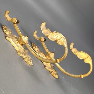 Par de Soportes para Barra de Cortina en Bronce con Relieves - imagen 4