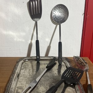 Lote siguiente: Bandeja de Plata Antigua con Utensilios de Cocina