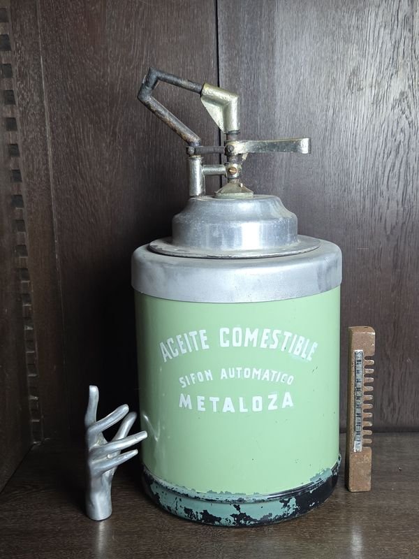 Lote siguiente: Antiguo dispensador de aceite comestible en metal con esmalte verde