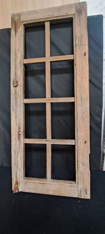 Ventana de madera con diseño de rejilla 2x3