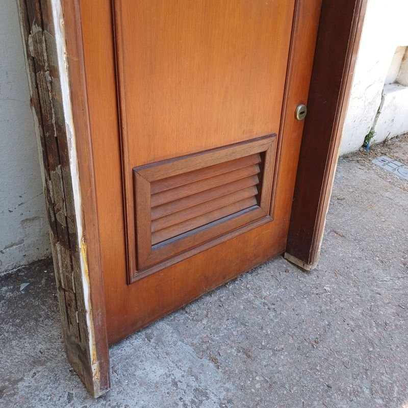 Puerta de contrachapado de cedro con marco de cedro y accesorios - imagen 4