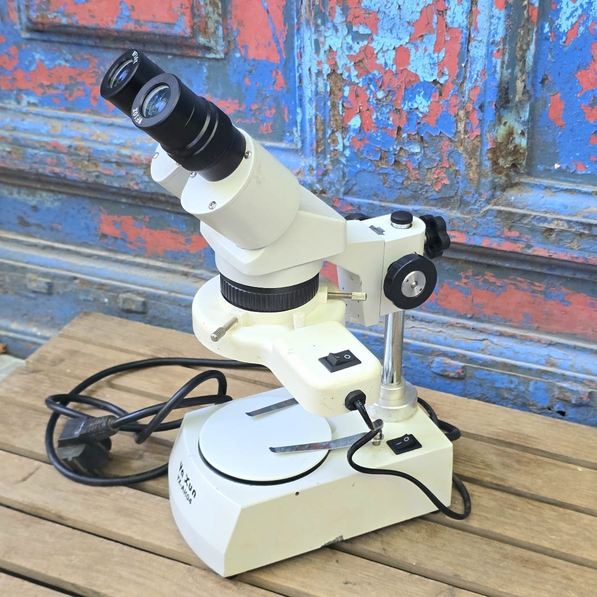 Item lote-07-microscopio-con-luz - Image 1