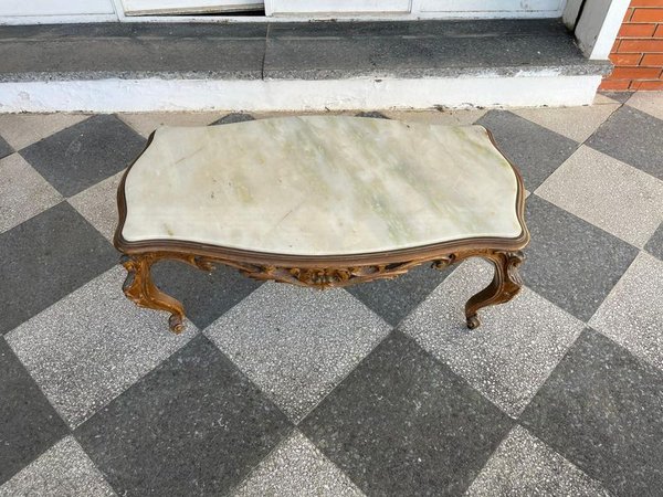 Mesa de centro Luis XV con tapa de mármol y estructura de madera tallada - imagen 5